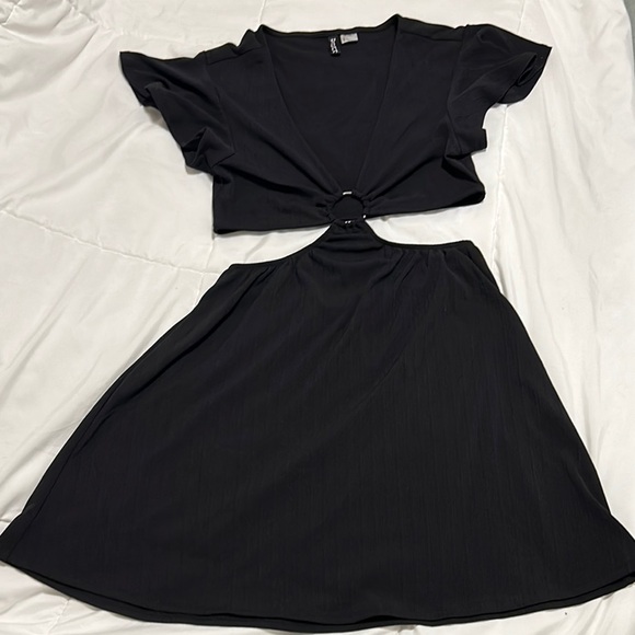 H&M Black Ruffle Sleeve Sundress - Picture 1 of 5